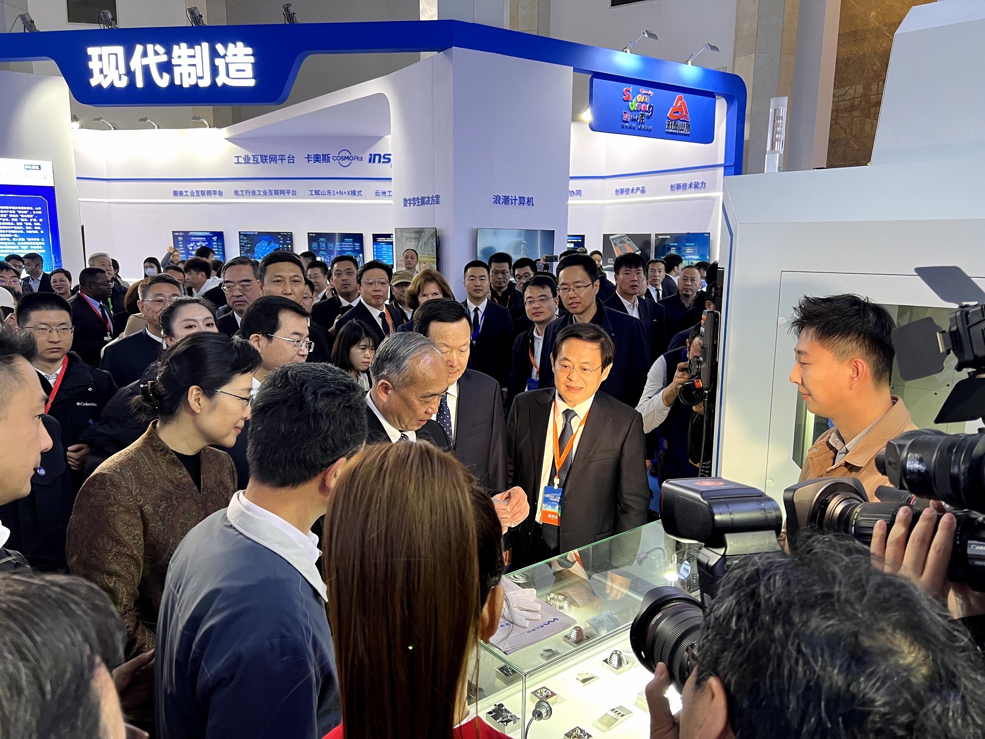 省委書記拼合模具(可用素材1).jpg 省委書記拼合模具(可用素材1).jpg